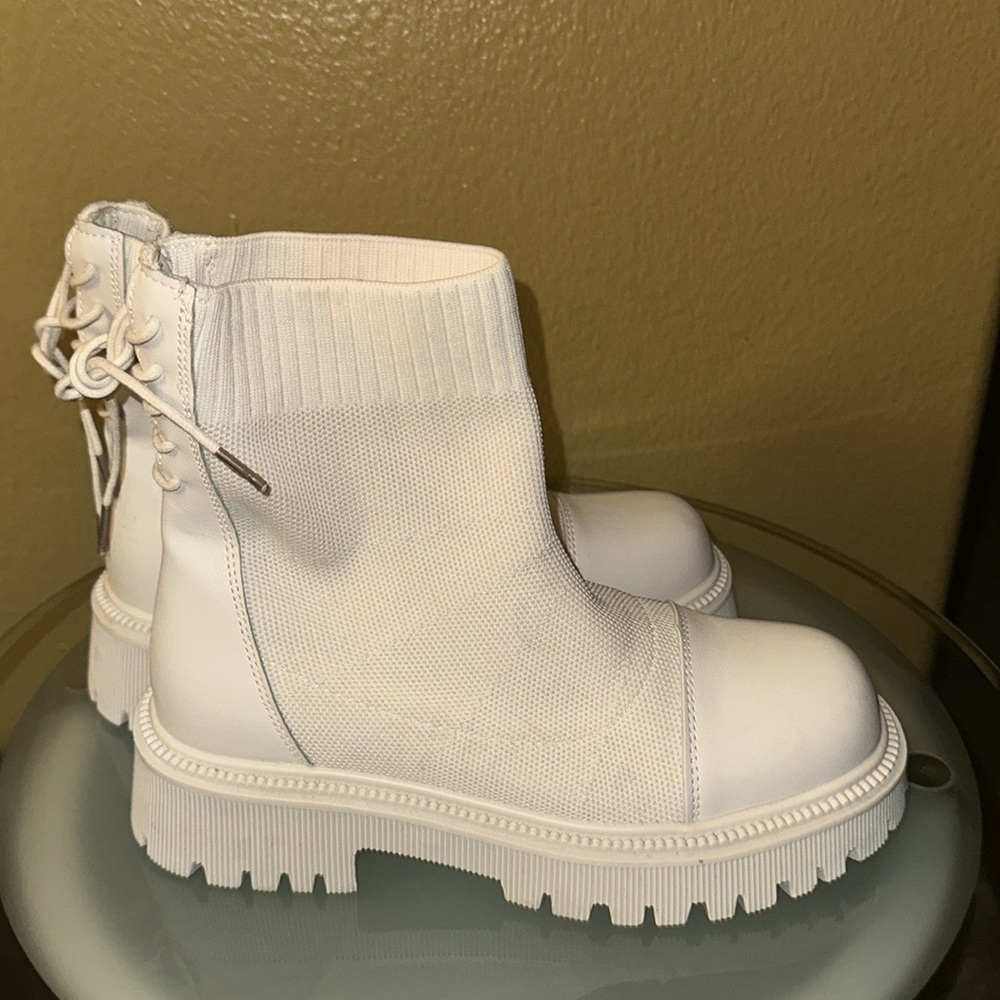 Cute Cream/Beige Minimalist Slip On Knit Lace up back Boots